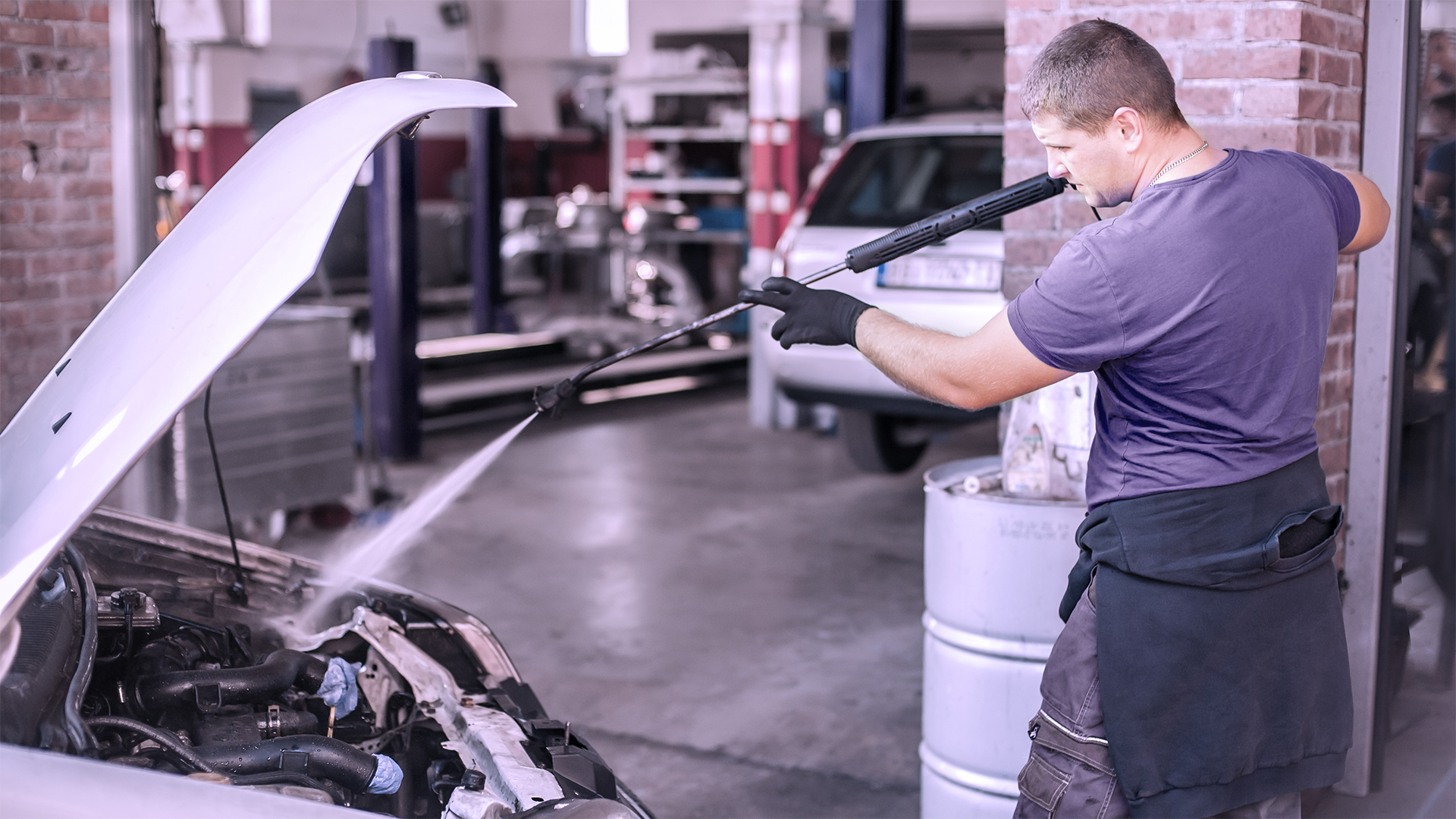 For workshops, petrol stations or other businesses in which light liquids can get into the groundwater.